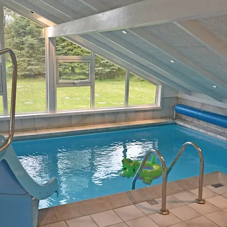 Holiday 48 Holiday home